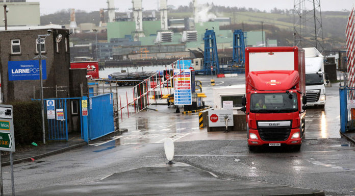 Β. Ιρλανδία-Brexit: Οι τελωνειακοί έλεγχοι έχουν διακοπεί εξαιτίας απειλών κατά του προσωπικού