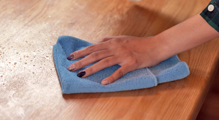 Κορωνοϊός: Για πόσο παραμένει ο ιός σε πλαστικές ή μεταλλικές επιφάνειες, χαρτονομίσματα, μάσκες, δέρμα και ρούχα