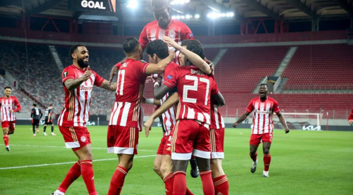 Ο Μαρτίνς διέλυσε τους στόπερ της Αϊντχόφεν