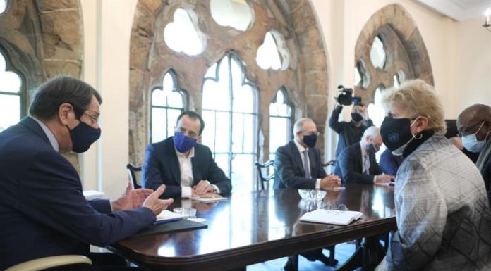 Με φόρμουλα Κραν Μοντάνα η άτυπη πενταμερής