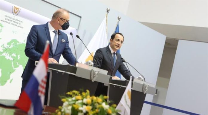 Αντί κυρώσεις πάνε για δώρα στην Τουρκία