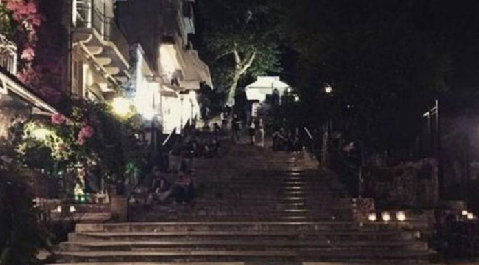 Πάτρα: Το αδιαχώρητο στις σκάλες Πατρέως, Αγίου Νικολάου & Γεροκωστοπούλου – Έστησαν μέχρι και πάρτι γενεθλίων