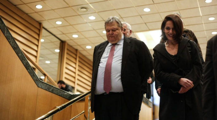 Όταν ο Βενιζέλος κάνει παιγνίδι αλά Μπαρτσέλονα και ο Κυρίτσης με πρεζόνια της Μαγούλας