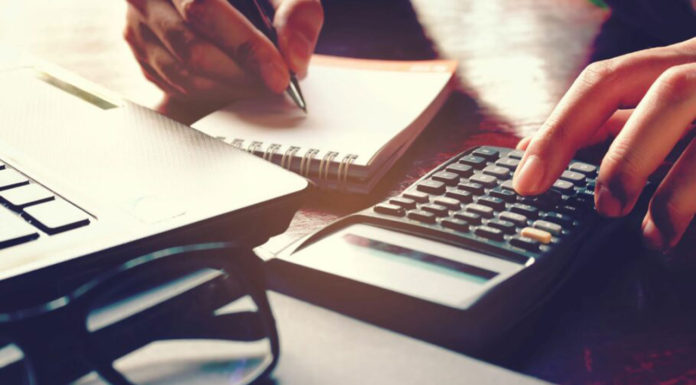 Συνωστισμός για είσοδο στον νέο Πτωχευτικό