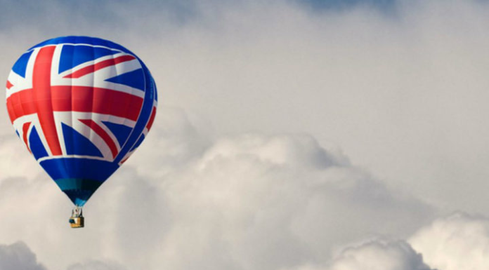 Brexit: «Πράσινο φως» από το Ευρωπαϊκό Κοινοβούλιο για την εμπορική συμφωνία μεταξύ ΕΕ και Βρετανίας