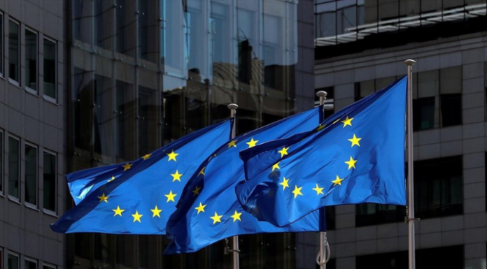 Πώς συμβάλλει η ΕΕ στη διαμόρφωση ενός ψηφιακού μετασχηματισμού για ανθρώπους, εταιρείες και περιβάλλον