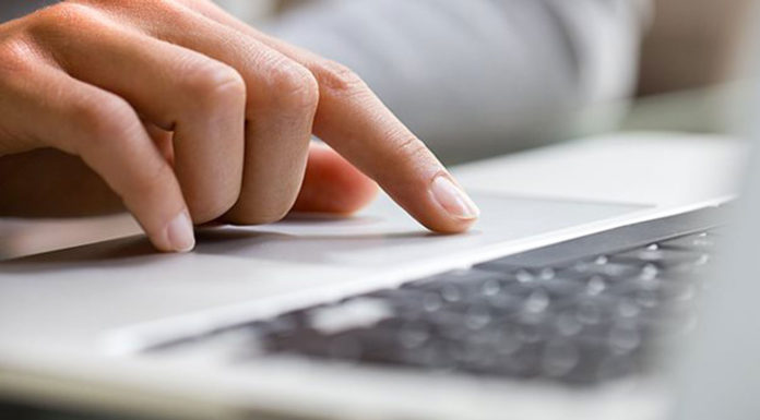 Ερευνα: Η χρήση του διαδικτύου «απογειώθηκε» στην Ελλάδα εν μέσω πανδημίας -Ακόμη και στους ηλικιωμένους