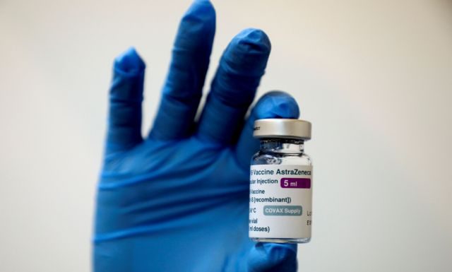 Γιατί η ΕΕ δεν ανανέωσε τη συμφωνία με AstraZeneca – Τι θα γίνει με τα ραντεβού της 2ης δόσης στην Ελλάδα