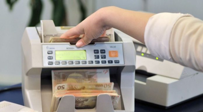 Tράπεζες: Tέλος εποχής για το χαρτί στις επαφές με τους πελάτες