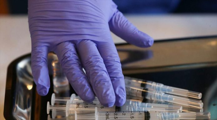 Ηλ. Μόσιαλος: Όσοι δεν κάνουν εμβόλια παίρνουν πολύ μεγάλο ρίσκο