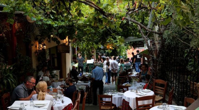 Προνόμια εμβολιασμένων: Όλες οι διευκολύνσεις για εστίαση και ψυχαγωγία – Αλλάζουν τα πάντα από 15 Ιουλίου