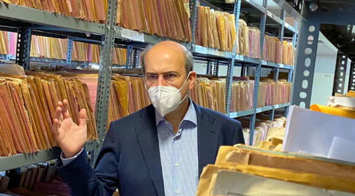 Χατζηδάκης: Διέταξε πειθαρχικό έλεγχο στον ΕΦΚΑ για 10 καταγγελίες πολιτών -Η απίστευτη «Οδύσσεια» που βίωσαν