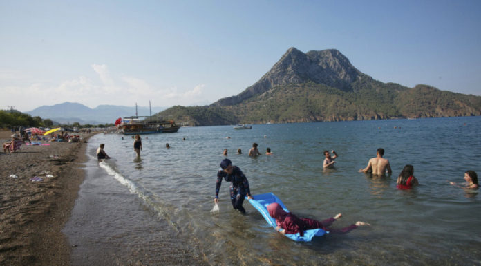 Τι κάνουν 12.000 Ρώσοι στην Αττάλεια της Τουρκίας;
