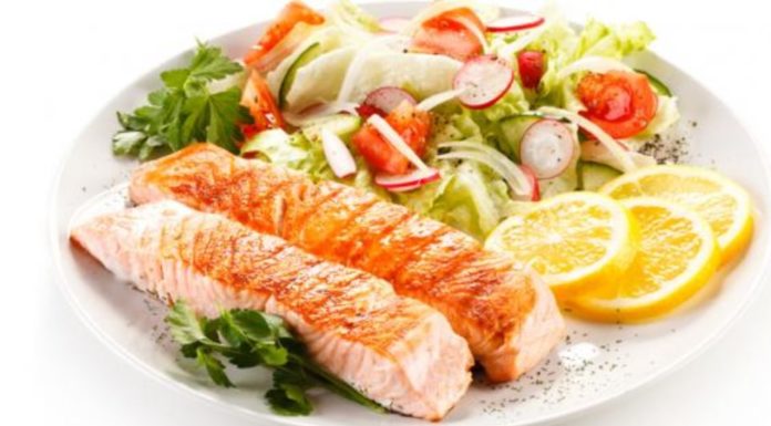 Κορωνοϊός – Έρευνα: Οι φυτοφάγοι και οι ψαροφάγοι κινδυνεύουν λιγότερο να νοσήσουν με σοβαρή Covid-19