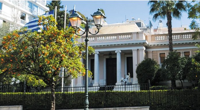 Στον «πάγο» τα μνημόνια με τη Β. Μακεδονία – Οργή Αθήνας για το tweet του Ζάεφ