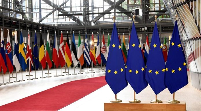 ΕΕ: Οι «27» απορρίπτουν προσπάθειες τρίτων χωρών για εργαλειοποίηση των μεταναστών