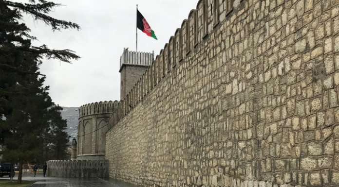 Μια αναίσχυντη και σκληρή αποχώρηση