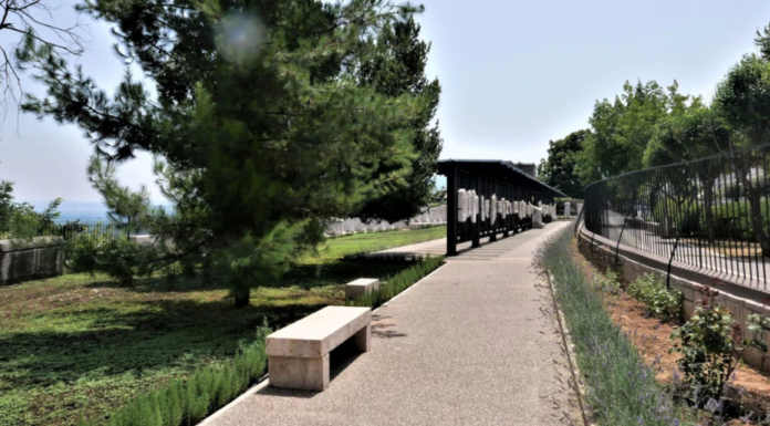 Μέσα στο αρχαιολογικό πάρκο της Νεκρόπολης των Αιγών και της βασιλικής ταφικής συστάδας «των Τημενιδών»