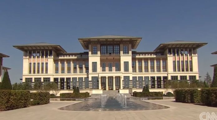 Αυτοεξόριστος δημοσιογράφος προβλέπει πτώση του Ερντογάν