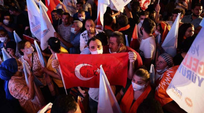 DW: Η τουρκοκυπριακή αριστερά “γυρίζει πλάτη” στον Ερντογάν