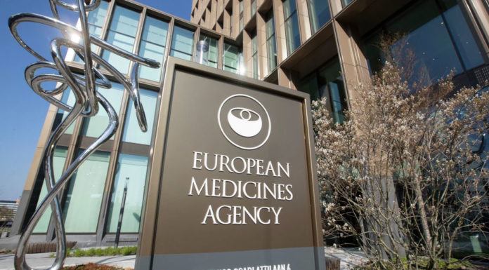 EMA: Τρεις νέες πιθανές παρενέργειες των mRNA εμβολίων εξετάζει η επιτροπή φαρμακοεπαγρύπνησης