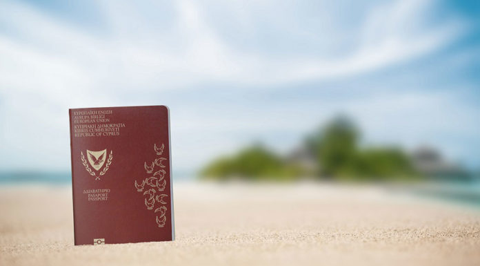 Όταν ο Αναστασιάδης θέλει να πάρει το διαβατήριο του Τατάρ