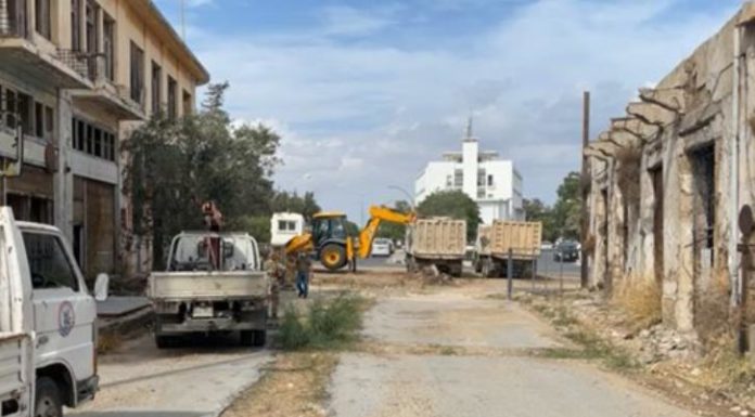 Με μπουλντόζες στο 3,5% του Βαρωσιού οι Τούρκοι (βίντεο)