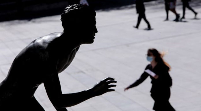 Κορωνοϊός – Πότε «βλέπει» το τέλος της πανδημίας Έλληνας καθηγητής του Yale