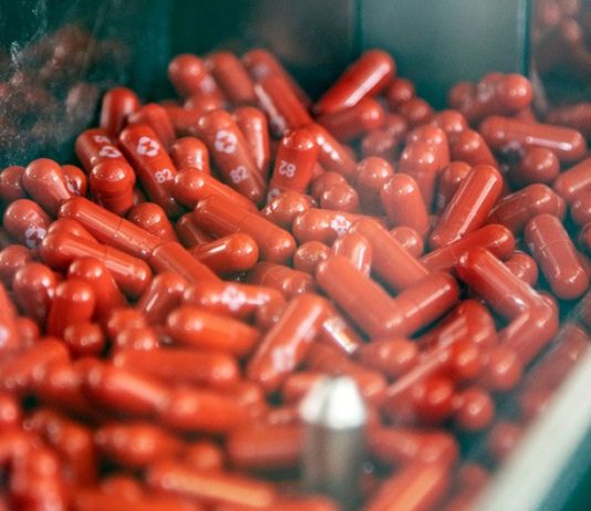 ΗΠΑ: Η Merck ζητεί έγκριση για το χάπι κατά του κορωνοϊού