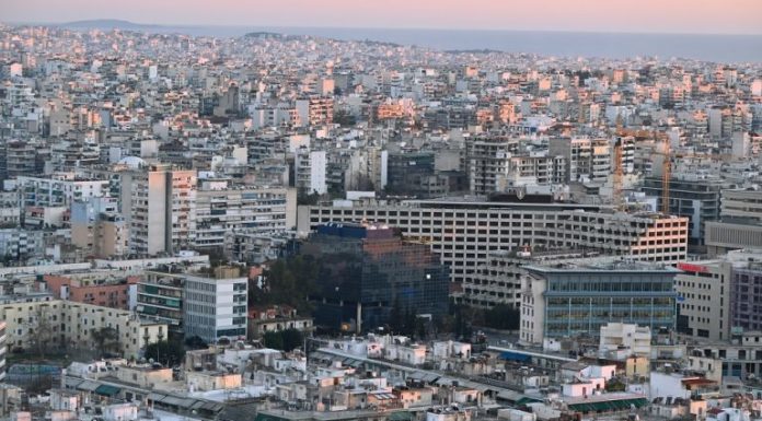 Γιατί Ευρωπαίοι και Έλληνες είναι έξαλλοι με την αγορά κατοικίας