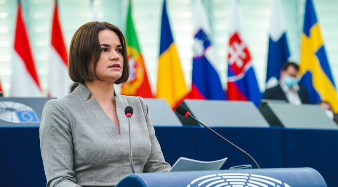 Sviatlana Tsikhanouskaya: «Η Ευρώπη πρέπει να αντιμετωπίσει την απολυταρχία πιο δραστήρια»