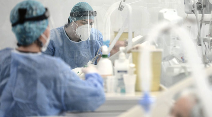 Κορωνοϊός: Ποιοι εμβολιασμένοι νοσούν και νοσηλεύονται – Μελέτη στις ΗΠΑ απαντά