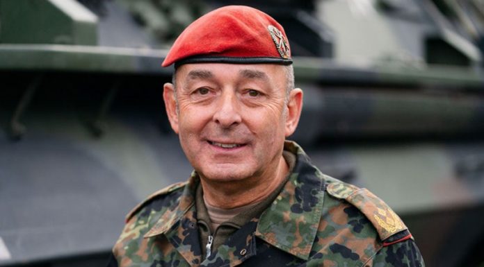 Γερμανία: Ένας στρατηγός στη μάχη κατά της πανδημίας