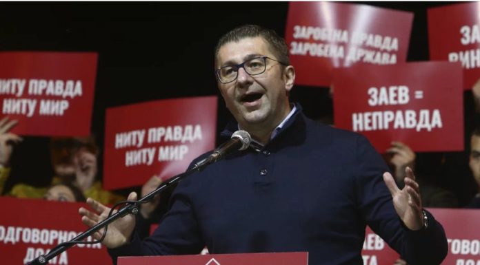 Βόρεια Μακεδονία: Βάζει εμπόδια με το «καλημέρα» ο Μίτσκοσκι -«Δεν πρόκειται να χρησιμοποιώ το νέο όνομα της χώρας»