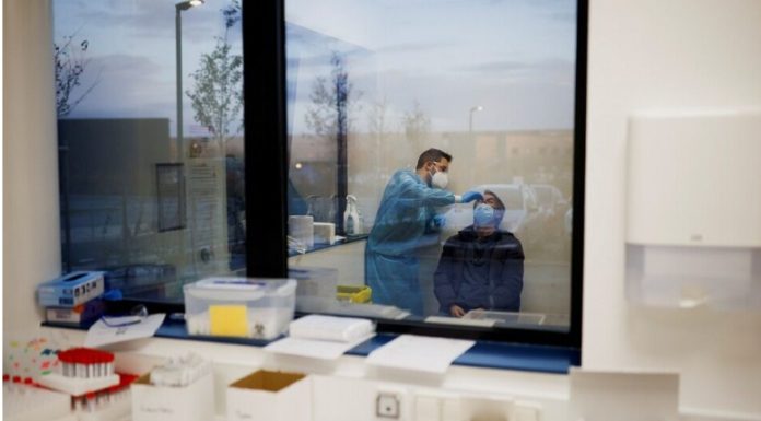 Μετάλλαξη Όμικρον: Αισιόδοξα μηνύματα ΠΟΥ – ECDC για εμβόλια και συμπτώματα