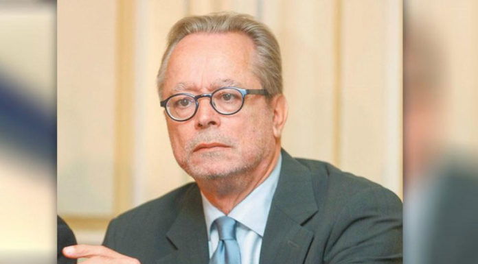Ο Γιάννης Λούλης θεωρεί «καμένο χαρτί» τον Τσίπρα, ενώ πλέκει το εγκώμιο του Ανδρουλάκη