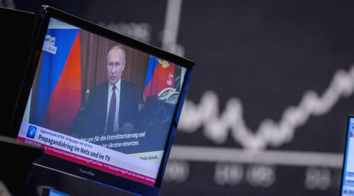 Politico: Πώς η Δύση αγνόησε τις χώρες που ήξεραν τον Πούτιν καλύτερα