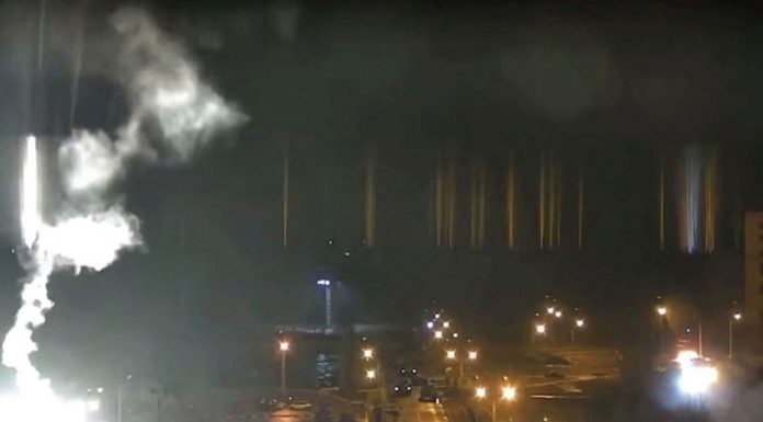 Πόλεμος στην Ουκρανία: Η στιγμή του βομβαρδισμού στο πυρηνικό εργοστάσιο της Ζαπορίζια