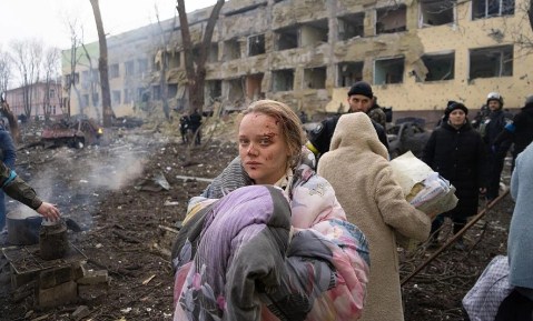 Πόλεμος στην Ουκρανία: Παγκόσμιος αποτροπιασμός για τον βομβαρδισμό σε μαιευτήριο στη Μαριούπολη