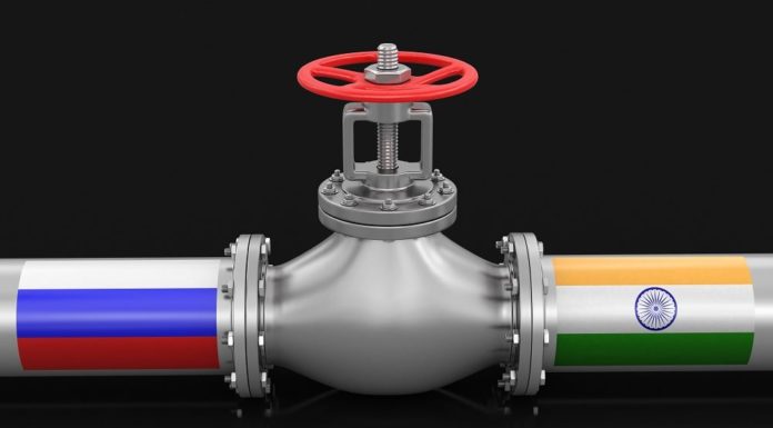 Η Ρωσία προσφέρει πετρέλαιο με “γενναία έκπτωση” στην Ινδία καθώς ψάχνει εναλλακτικές