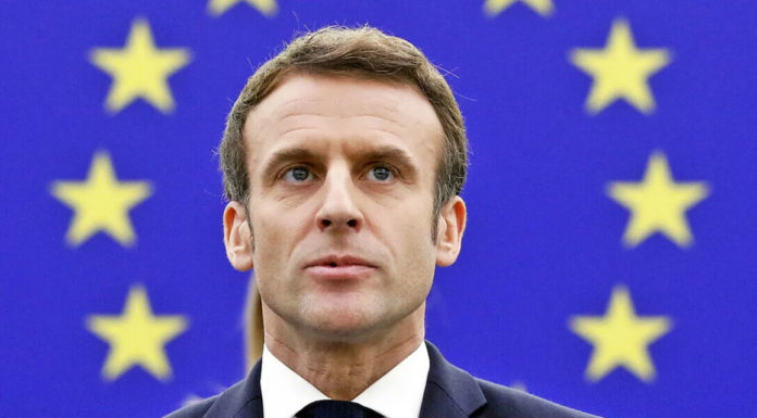 Από τι απειλείται ο Μακρόν -Από τι κινδυνεύουμε κι εμείς