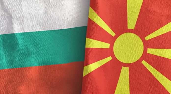 Η Σόφια βλέπει σημαντική πρόοδο στις συνομιλίες με τα Σκόπια παρά την αμφιλεγόμενη απογραφή