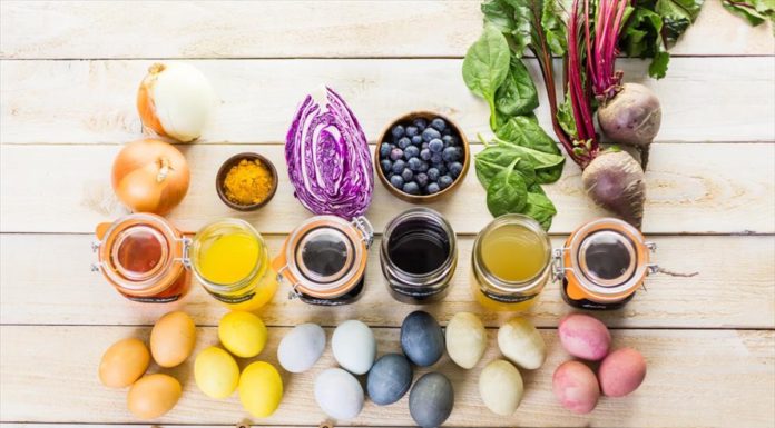 Πώς να βάψετε τα πασχαλινά αυγά με φυσικό τρόπο