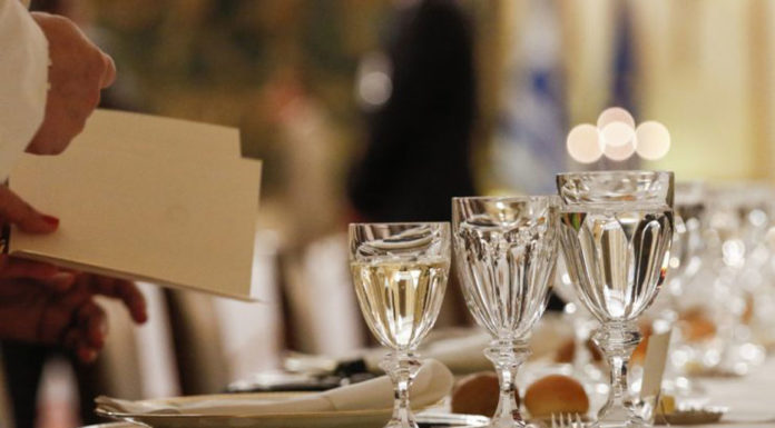 Η εξαφάνιση των εταιρικών δώρων, τα gatherings, οι Λιβανέζοι