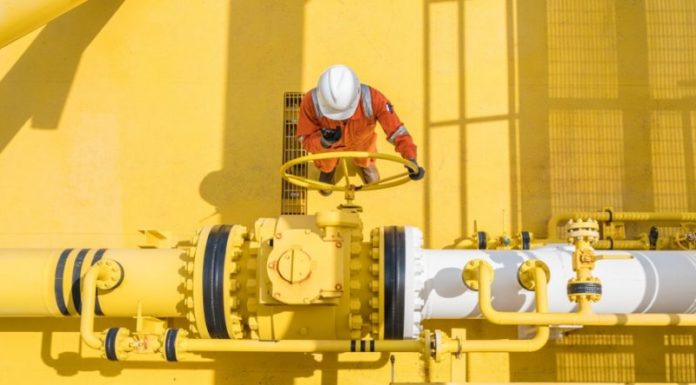 Η ΕΕ πρέπει να θέσει τις εταιρείες πετρελαίου, φυσικού αερίου και εξόρυξης στο επίκεντρο του ενδιαφέροντος