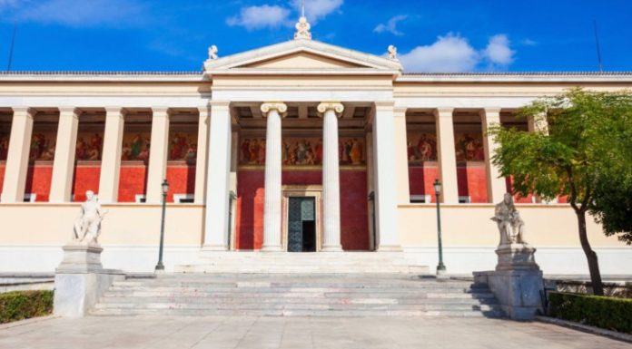 Skai.gr: Τι ισχύει με τον αριθμό των εισακτέων στα ΑΕΙ – Πόσοι παίρνουν πτυχίο στην Ελλάδα