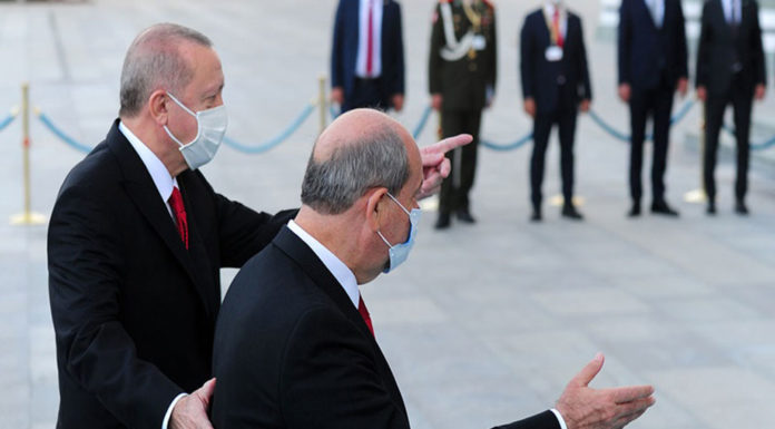 Ο Τατάρ έδωσε τα κλειδιά των κατεχόμενων στον Ερντογάν