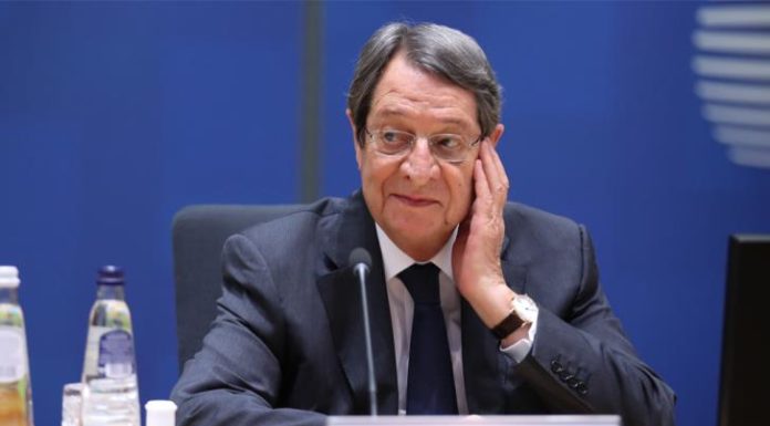 Διά ζώσης διαβήματα από Αναστασιάδη για Βαρώσι