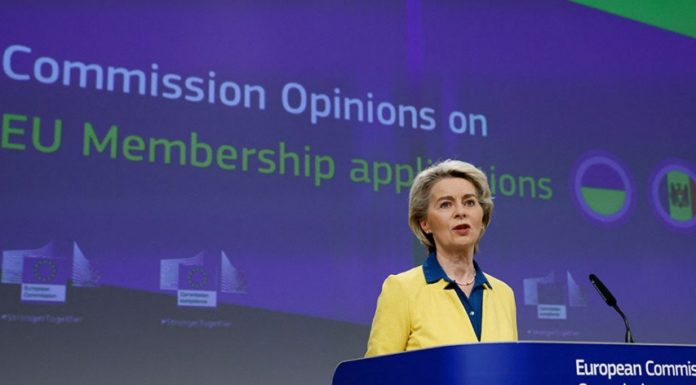 Ε.Ε.: Και επίσημα υποψήφιες για ένταξη Ουκρανία και Μολδαβία