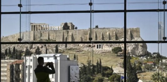 Οι New York Times εκθειάζουν την εντυπωσιακή αναγέννηση της Αθήνας ως τουριστικό προορισμό